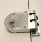 Serrure en applique_carré